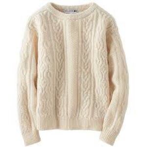 Uniqlo Women’s Cream Oversized Cable Knit Crew Neck Sweater, sz M